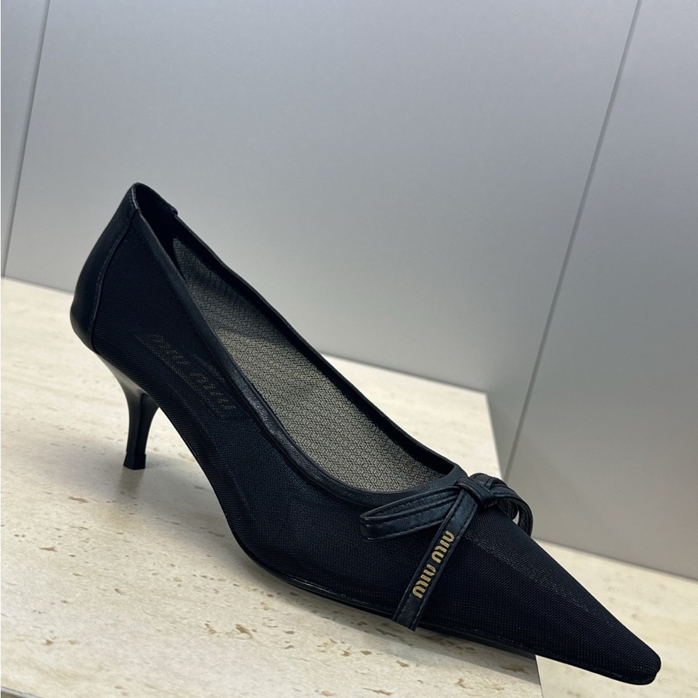 Miu Miu Black Pointed Toe Bow Pumps - Picture 6 of 9